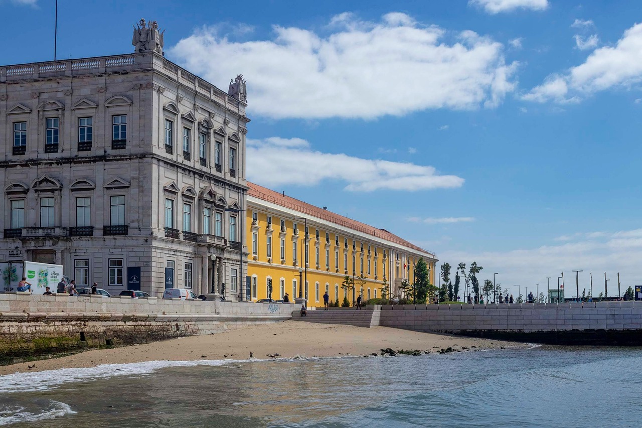 Best Time to Visit Portugal for Beaches, Cities and Budget Travel